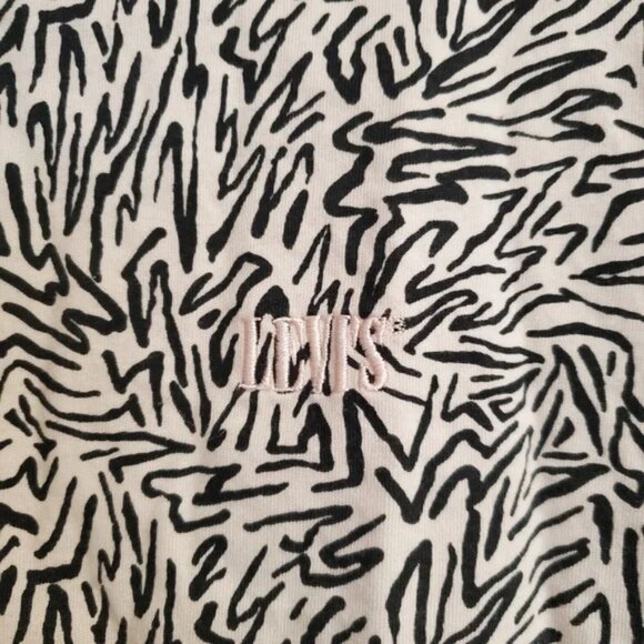 ✨️2/$20 Levi's Cropped Short Sleeve Sweater - Picture 4 of 7